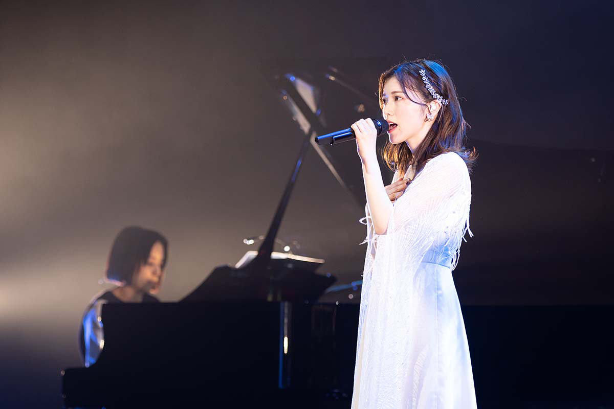 大きな成長を見せつけた石原夏織の圧巻のステージ『石原夏織LIVE 2022「Starcast」』千秋楽のライブレポートが到着！ - 画像一覧（7/10）