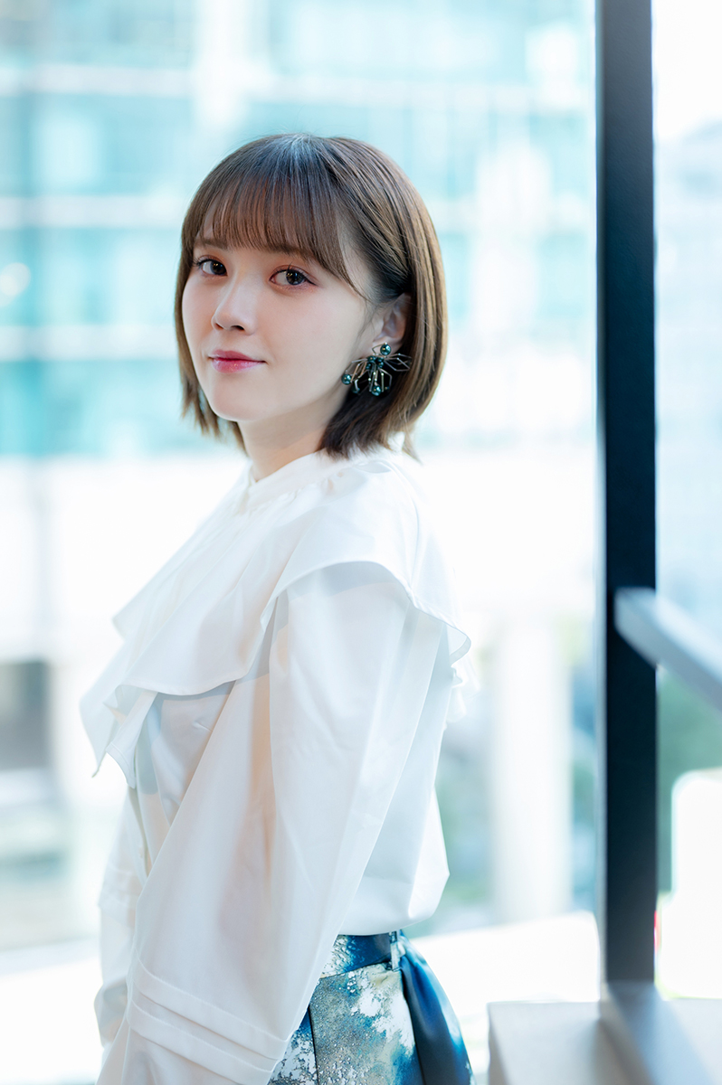 【撮りおろしインタビュー】のんびりと“キミのペースで”――鬼頭明里、本人初となる作詞に挑戦した、きゃにめ限定シングル「みちくさ」リリース記念インタビュー - 画像一覧（2/8）