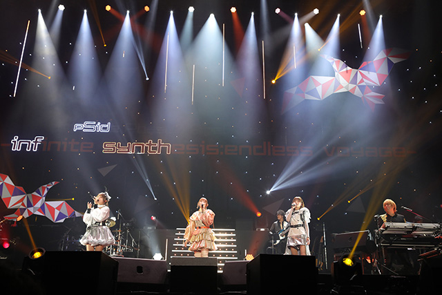 南條愛乃卒業、第2期fripSideの約13年を振り返る2日間。「fripSide Phase2 Final Arena Tour 2022 -infinite synthesis:endless voyage-」さいたまスーパーアリーナ2days公演オフィシャルライブレポートが到着！ - 画像一覧（4/7）