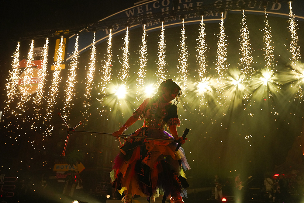 水樹奈々、約3年ぶりのライブツアーを完走！「NANA MIZUKI LIVE HOME 2022」ファイナル公演オフィシャルライブレポートが到着！ - 画像一覧（2/7）
