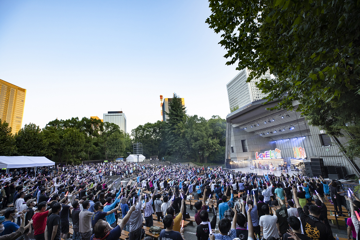 今だけの輝きが詰まった愛すべき瞬間！「鈴木このみ 10th Anniversary Live 〜LOVELY HOUR〜」オフィシャルライブレポが到着！ - 画像一覧（1/11）