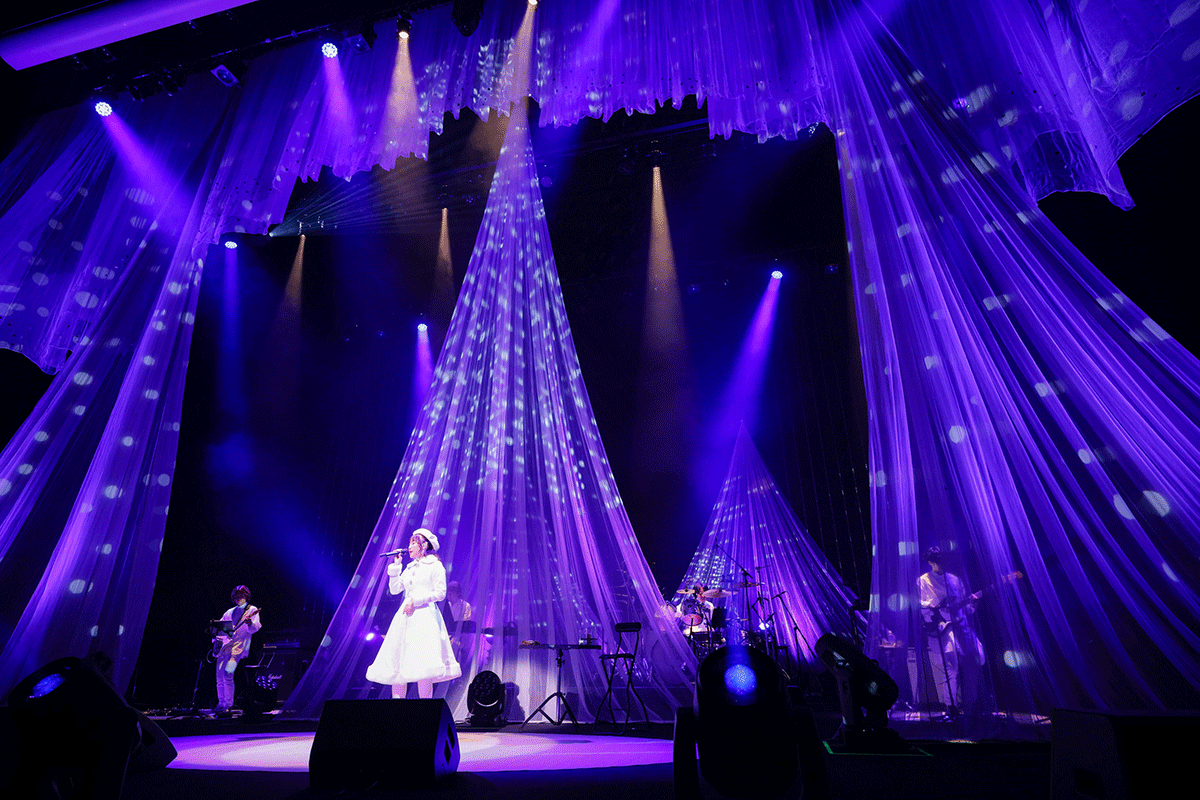 【ライブレポート】南條愛乃が紡いだ“小さな冬の物語”――全国ツアー“南條愛乃 Live Tour 2022 ～A Tiny Winter Story～ supported by animelo mix”ファイナルとなる埼玉公演をレポート - 画像一覧（3/11）