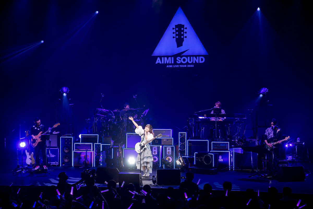 自身の誕生日であるクリスマスの日に響かせた“等身大の愛美サウンド”。愛美、ライブツアー“AIMI SOUND”ファイナル公演をレポート - 画像一覧（2/15）