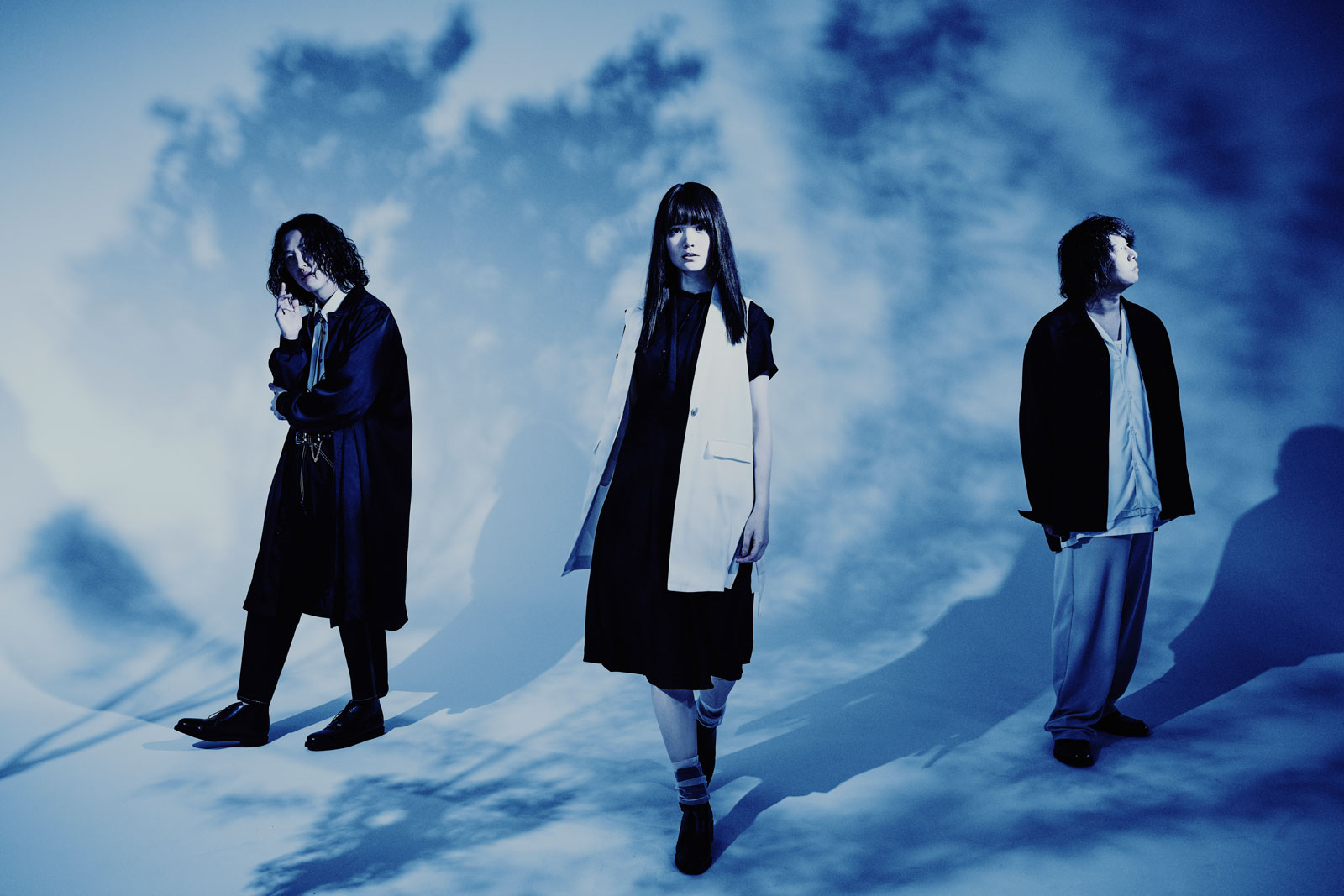 『ダンまちⅣ 深章 厄災篇』EDで描いたsajou no hanaの新境地　渡辺 翔、キタニタツヤ、sana、極上バラードナンバー「切り傷」を語る - 画像一覧（5/6）