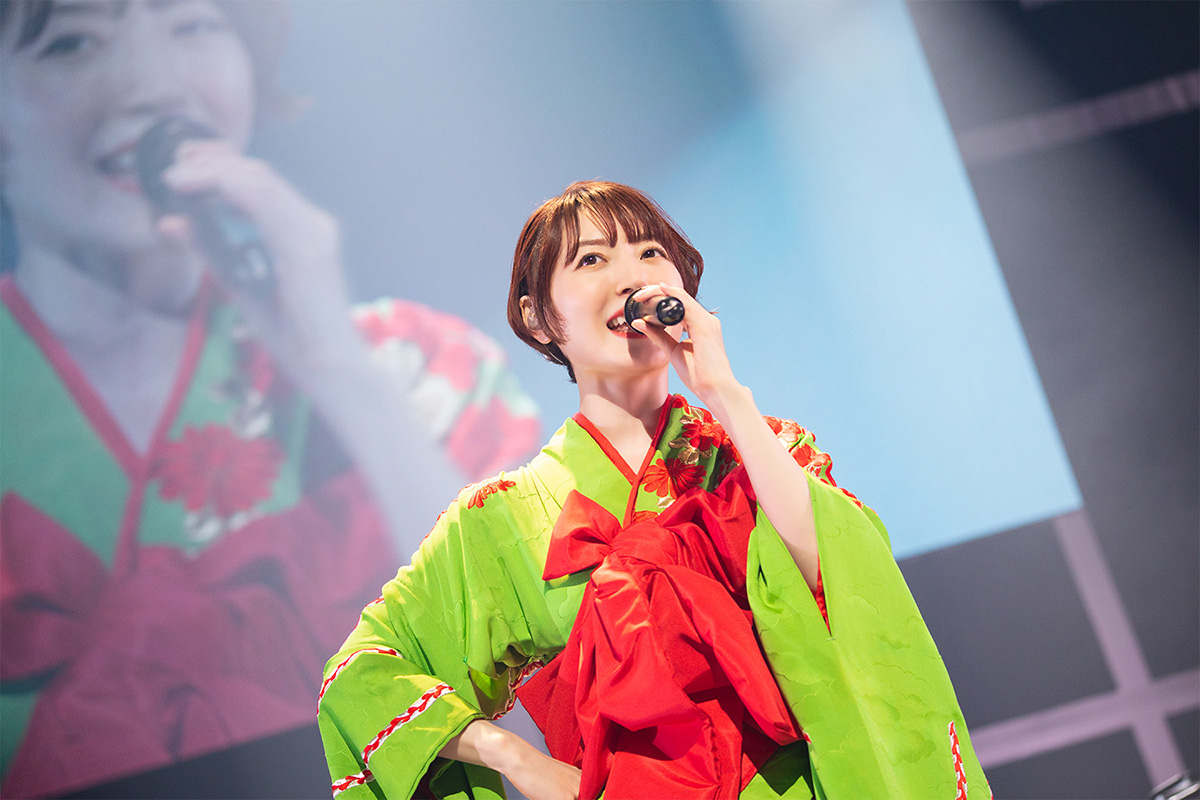 花澤香菜「HANAZAWA KANA Live 2022 “Pokerface”」Blu-rayのジャケット写真解禁！