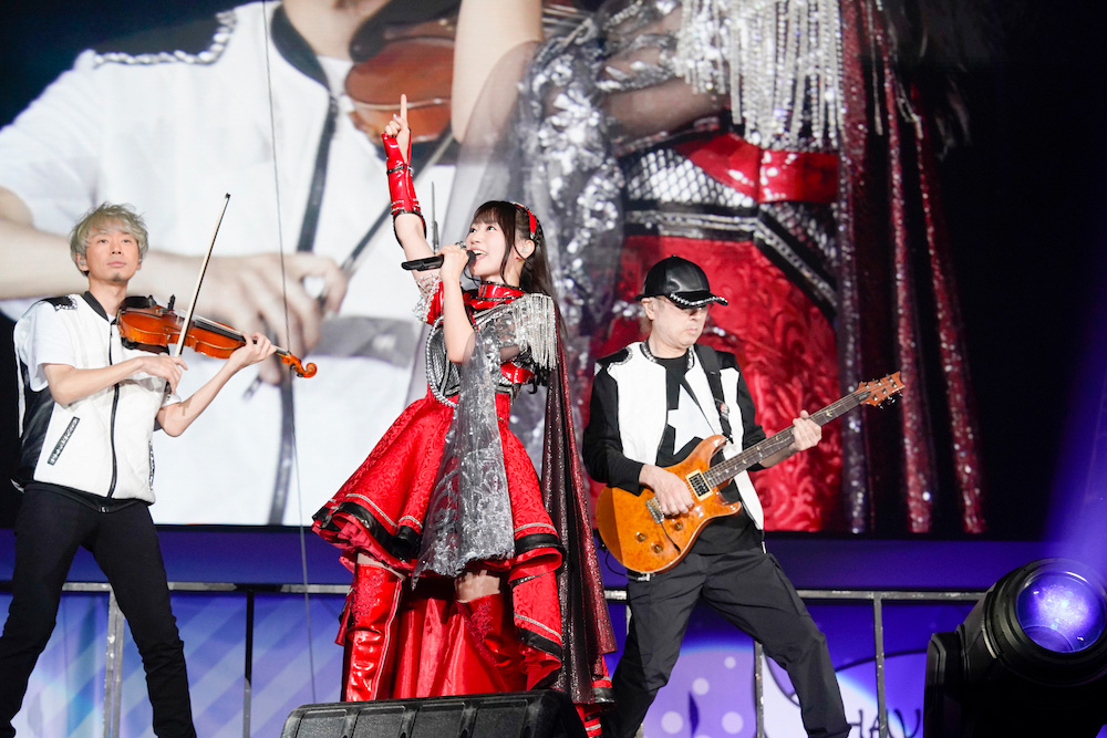 水樹奈々、さいたまスーパーアリーナにて2days公演“NANA MIZUKI LIVE HEROES 2023”開催！熱狂に包まれた2日間のday1“-LIGHTNING MODE-”をレポート！ - 画像一覧（7/9）