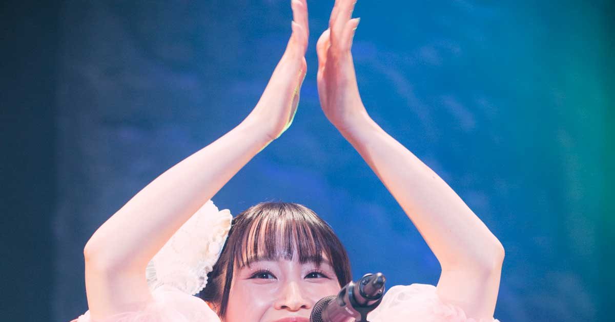 この先いいことしか待ってない」鈴木みのり、全22曲を届けた笑顔の