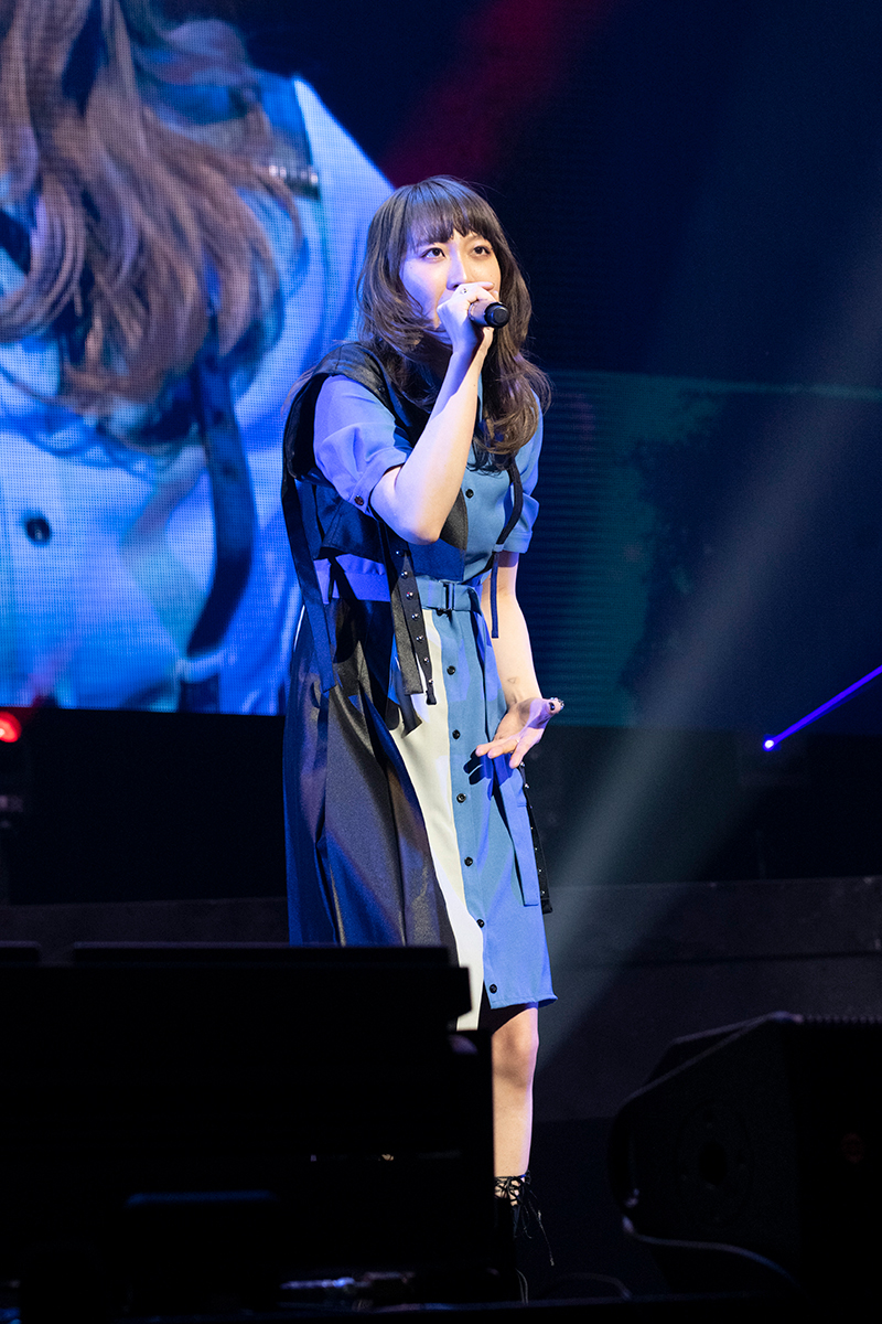 ヘブバンの歌姫たちが紡ぐ、最上の切なさと熱狂に涙した日――“HEAVEN BURNS RED LIVE 2022”振替公演レポート - 画像一覧（4/8）