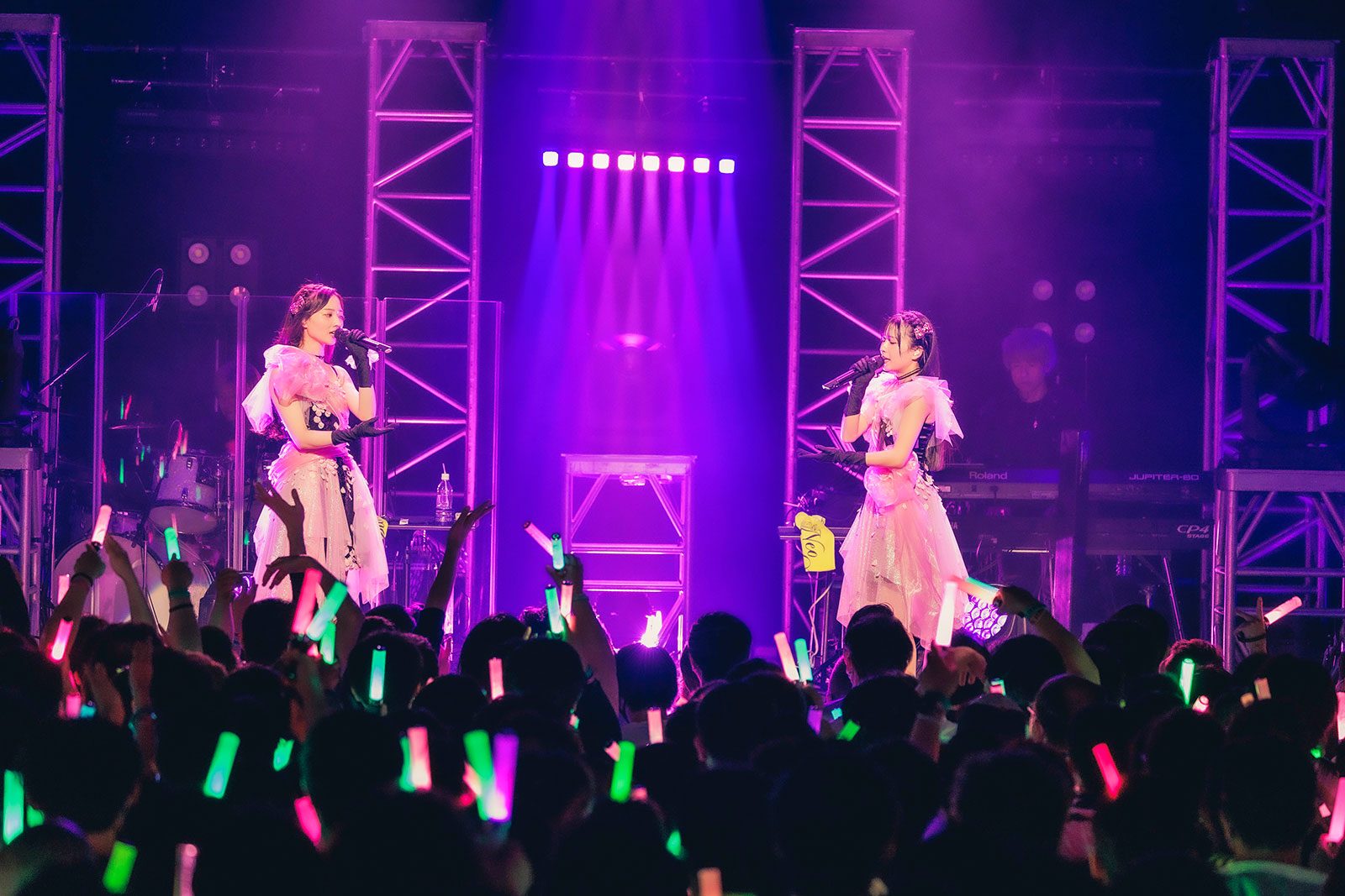 ClariSが初の生バンドのライブ開催！サプライズでWinkのあの名曲をカバー！“ClariS SPRING LIVE 2023 ～Neo Sparkle～”レポート - 画像一覧（17/18）