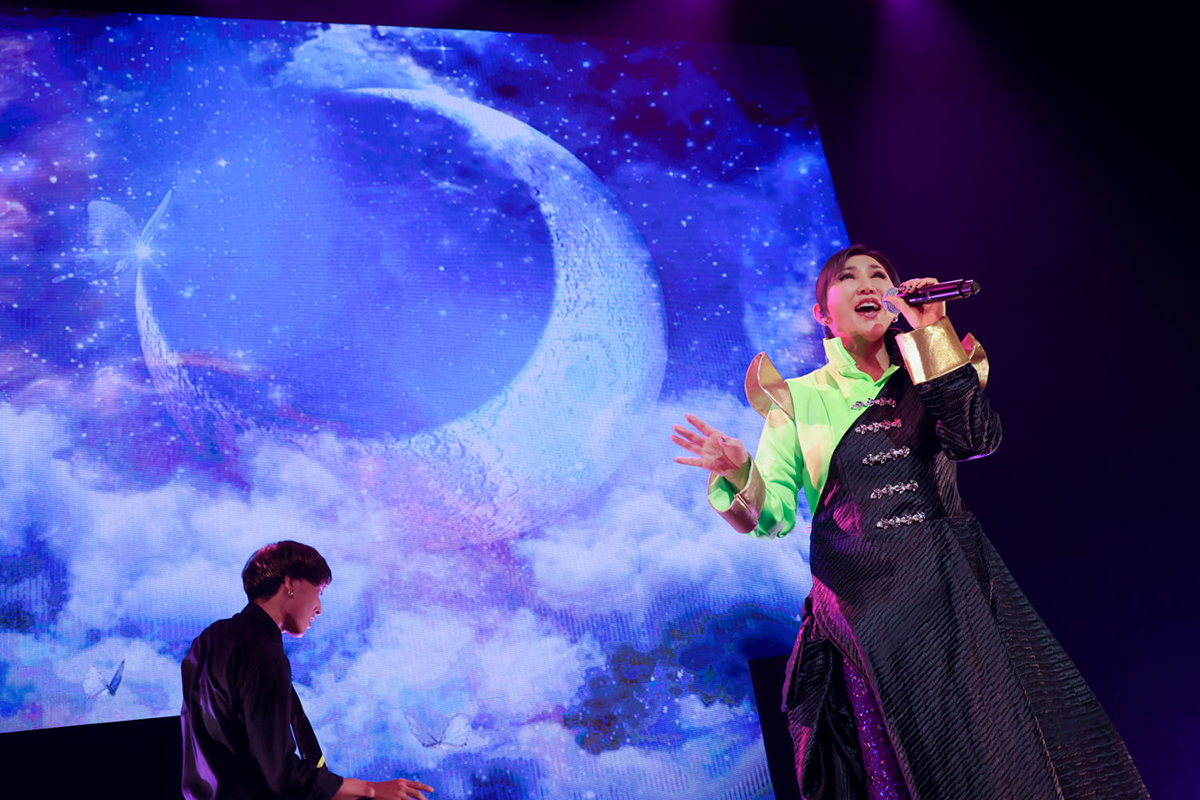 高橋洋子『YOKO TAKAHASHI EVANGELION ultimate Live「月十夜」』オフィシャルレポが到着！ - 画像一覧（6/6）