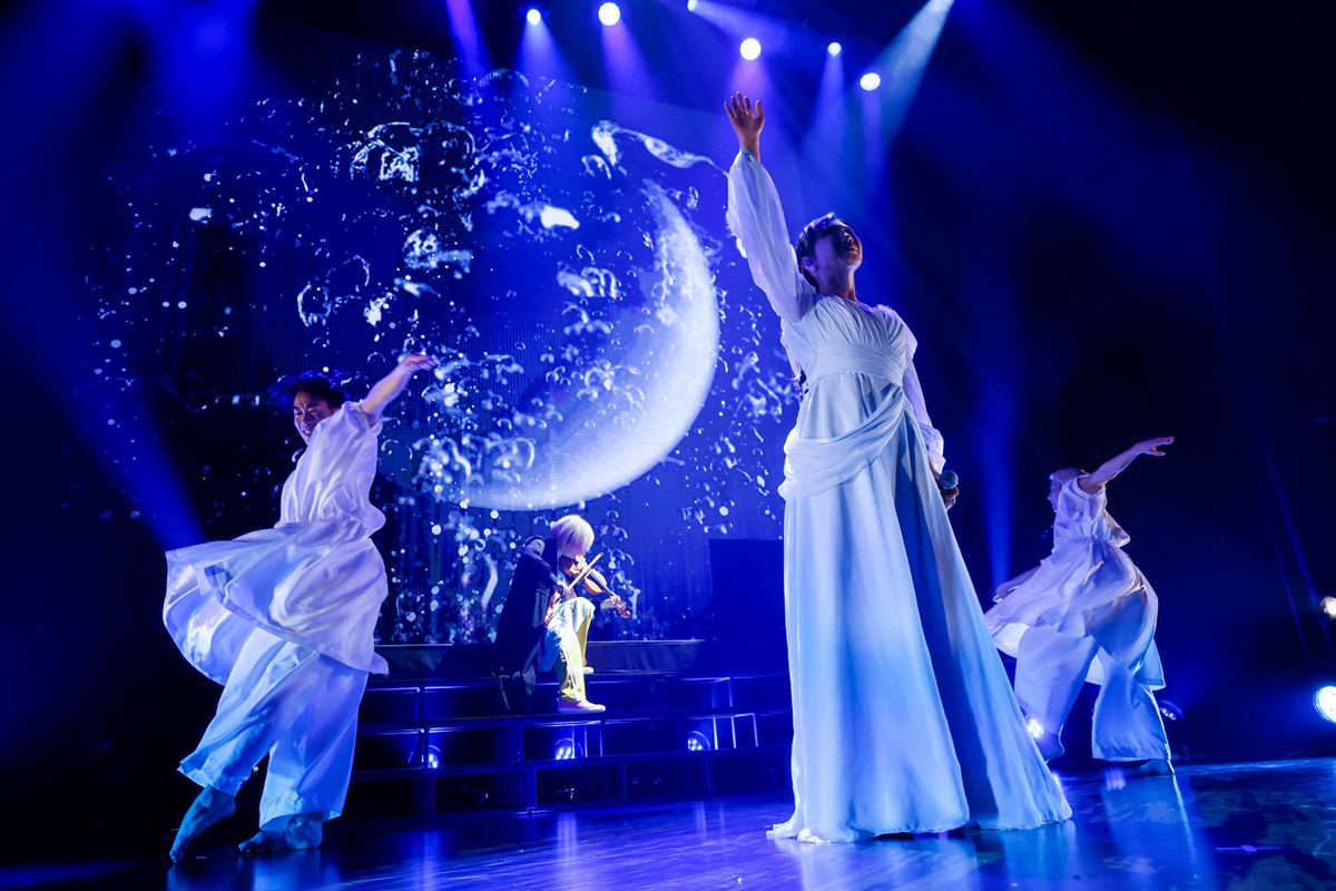 高橋洋子『YOKO TAKAHASHI EVANGELION ultimate Live「月十夜」』オフィシャルレポが到着！ - 画像一覧（2/6）