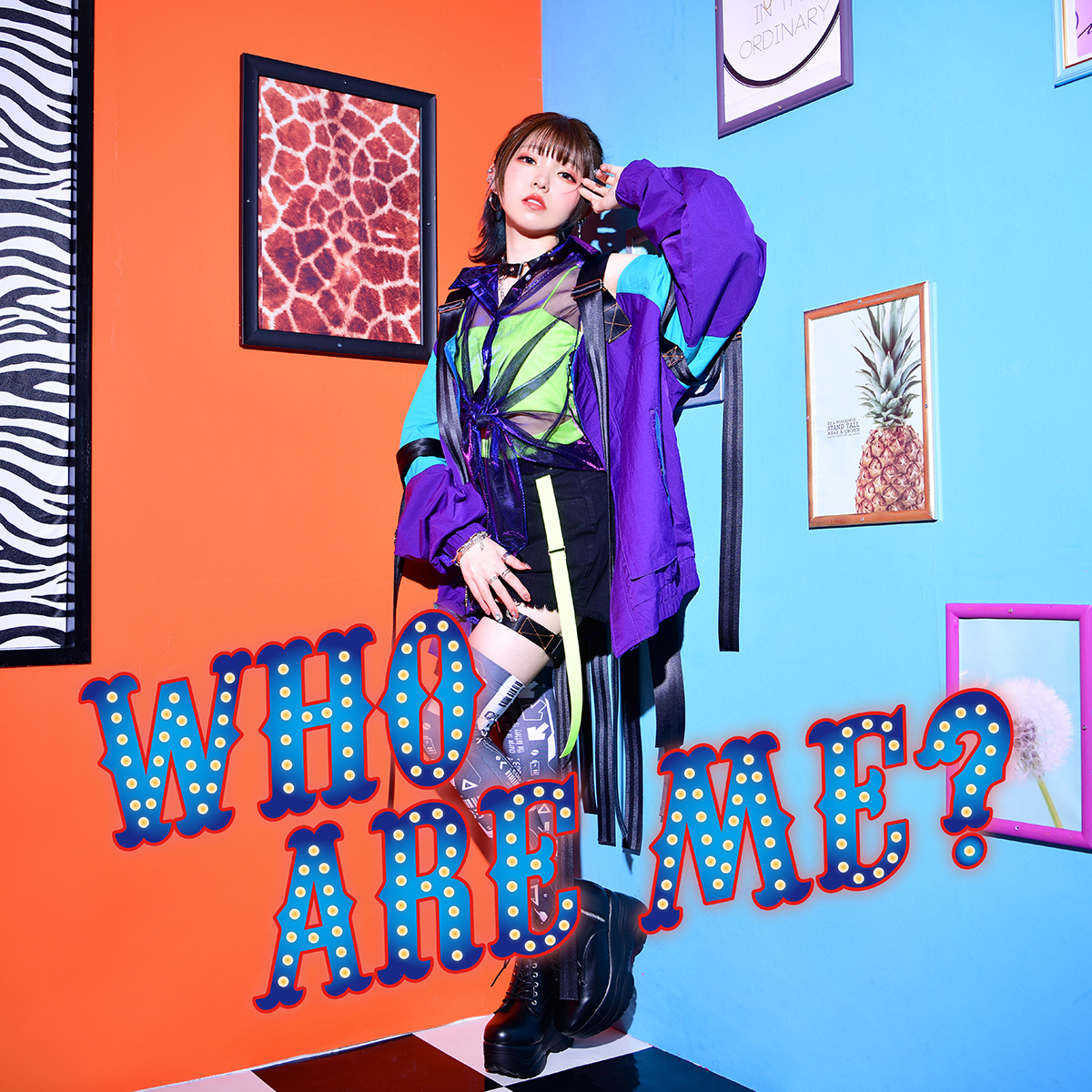 聴く人の心に鮮やかな“色”を与える、ビビッドに輝く6曲！　峯田茉優、デビューミニアルバム『WHO ARE ME？』リリースインタビュー - 画像一覧（1/4）