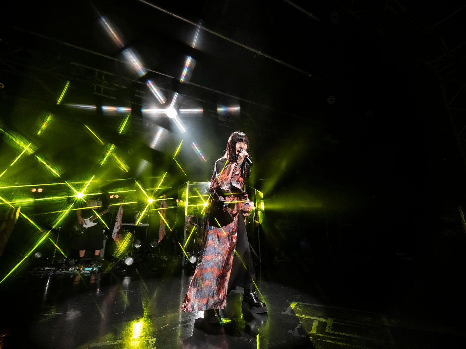 大きな変化の中で歌い続けた先に待っていたのは目標としていた大舞台――。ASCA、デビュー5周年ツアー“ASCA 5th ANNIVERSARY TOUR 2023 −ⅤⅤⅤ−”を振り返る - 画像一覧（6/8）