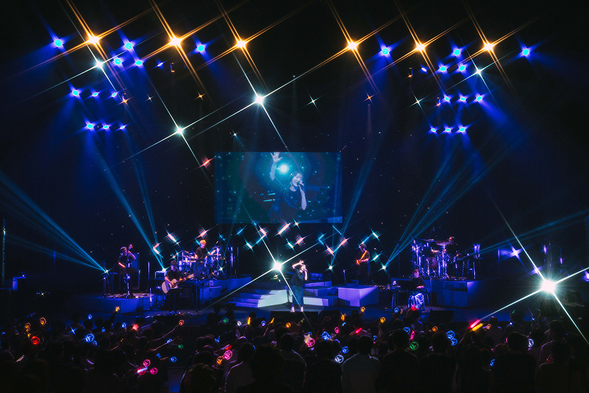 ライブに朗読を取り込んだ独特の世界観でファンを魅了！「HANAZAWA KANA Live 2024 “Intaglio”」オフィシャルレポート到着！ - 画像一覧（5/8）