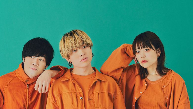 Saucy Dog、新曲「poi」がNHKアニメ『烏は主を選ばない』OPテーマに決定！