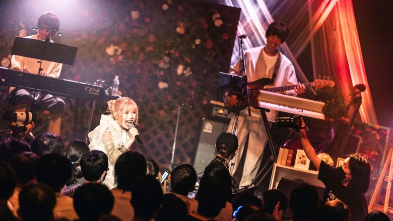 「この瞬間」にしか生まれない表現を、堪能できた空間――“青山吉能 Birthday LIVE「C’est nickel!」”レポート