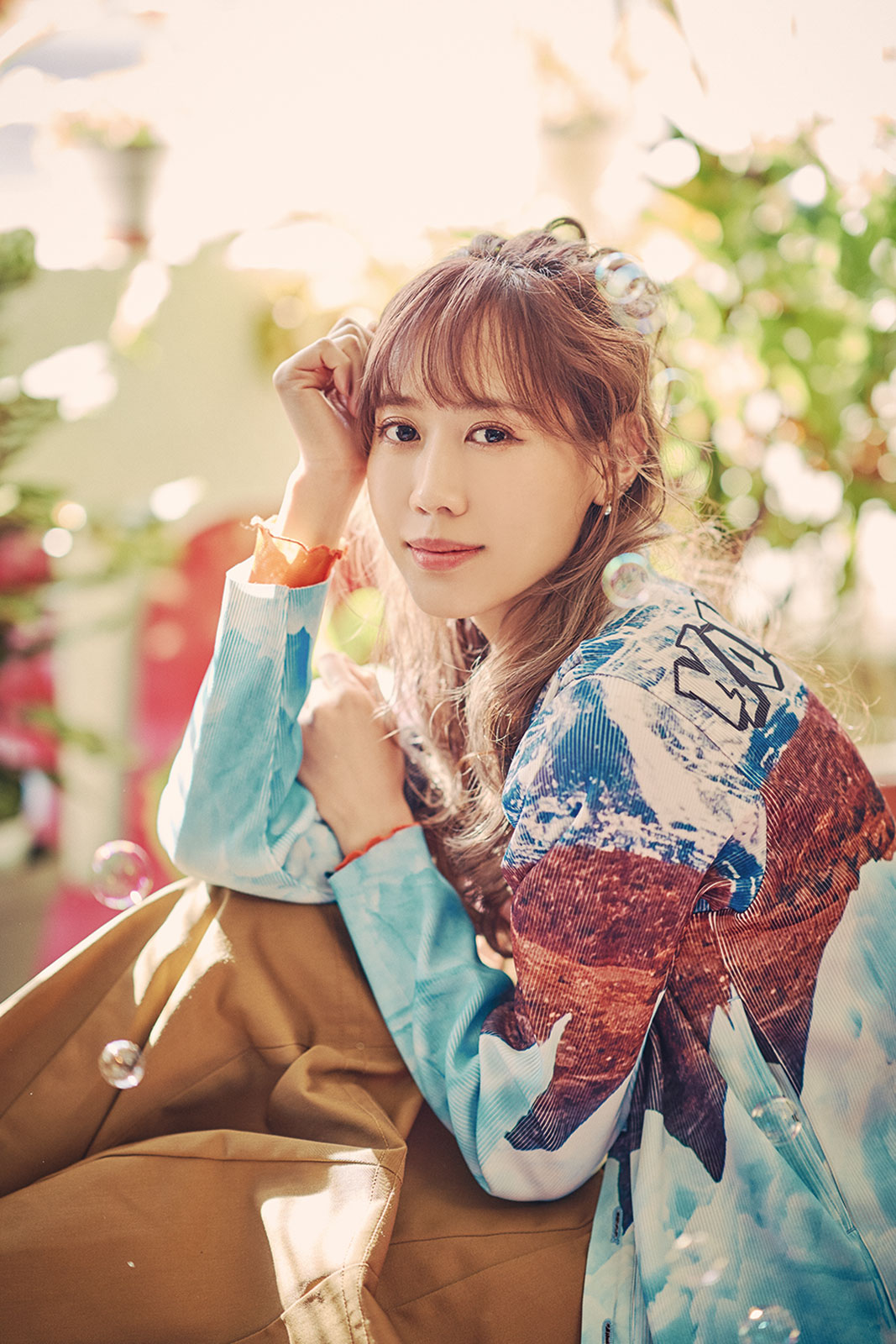 CHiCO、TVアニメ『夜桜さんちの大作戦』のEDテーマ「fam!」は大塚 愛書き下ろし曲！今作、そしてソロ活動1年の今の想いを聞いた。 - 画像一覧（3/5）