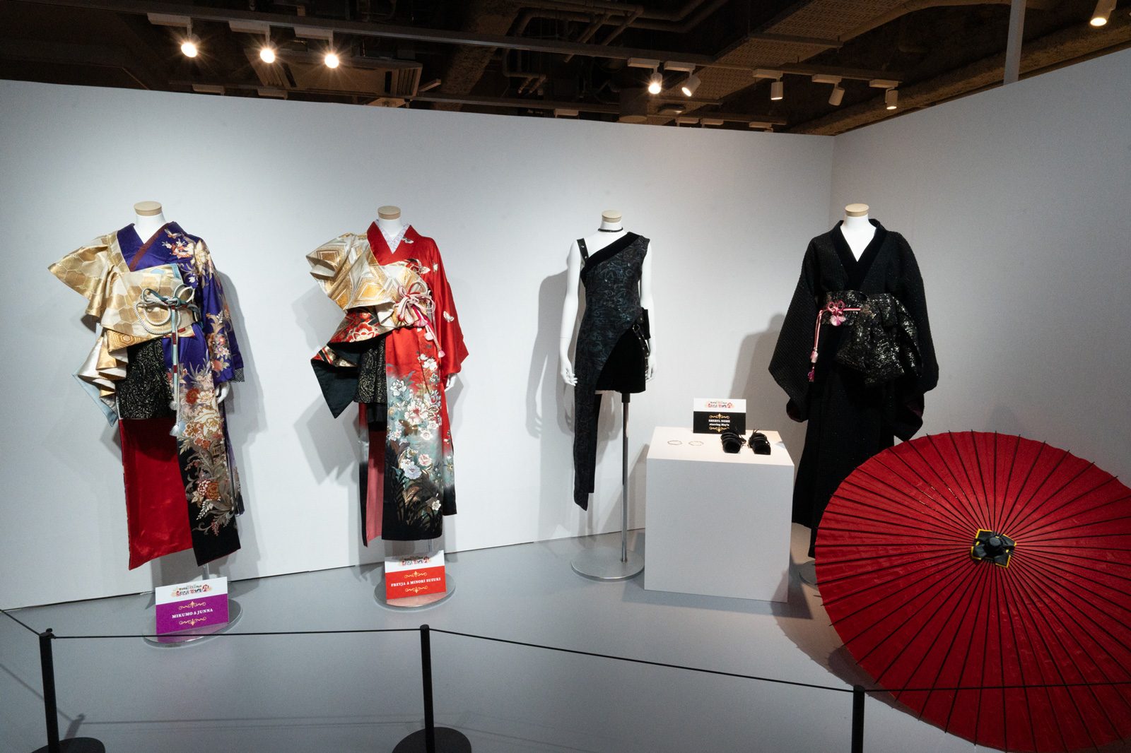 ようこそ! ワルキューレ・ワールドへ。歴代ライブ衣装が集結「マクロスΔ ワルキューレ衣装展 encore」フォトレポート - 画像一覧（9/19）