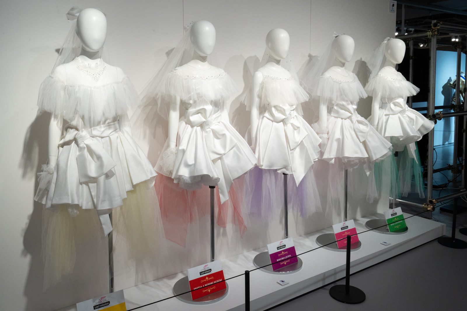 ようこそ! ワルキューレ・ワールドへ。歴代ライブ衣装が集結「マクロスΔ ワルキューレ衣装展 encore」フォトレポート - 画像一覧（7/19）