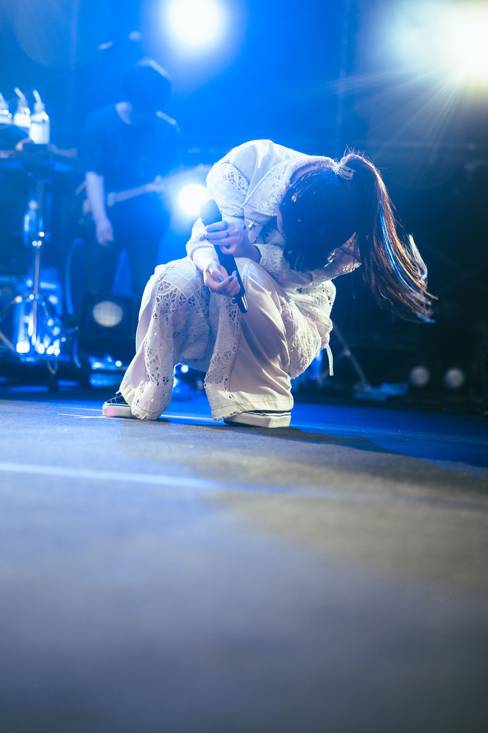 憧れの場所“野音”に広がった美しい光――楠木ともり、初の野外ワンマン“TOMORI KUSUNOKI SUMMER LIVE 2024 -ツキノミチカケ-”東京公演を振り返る - 画像一覧（4/7）