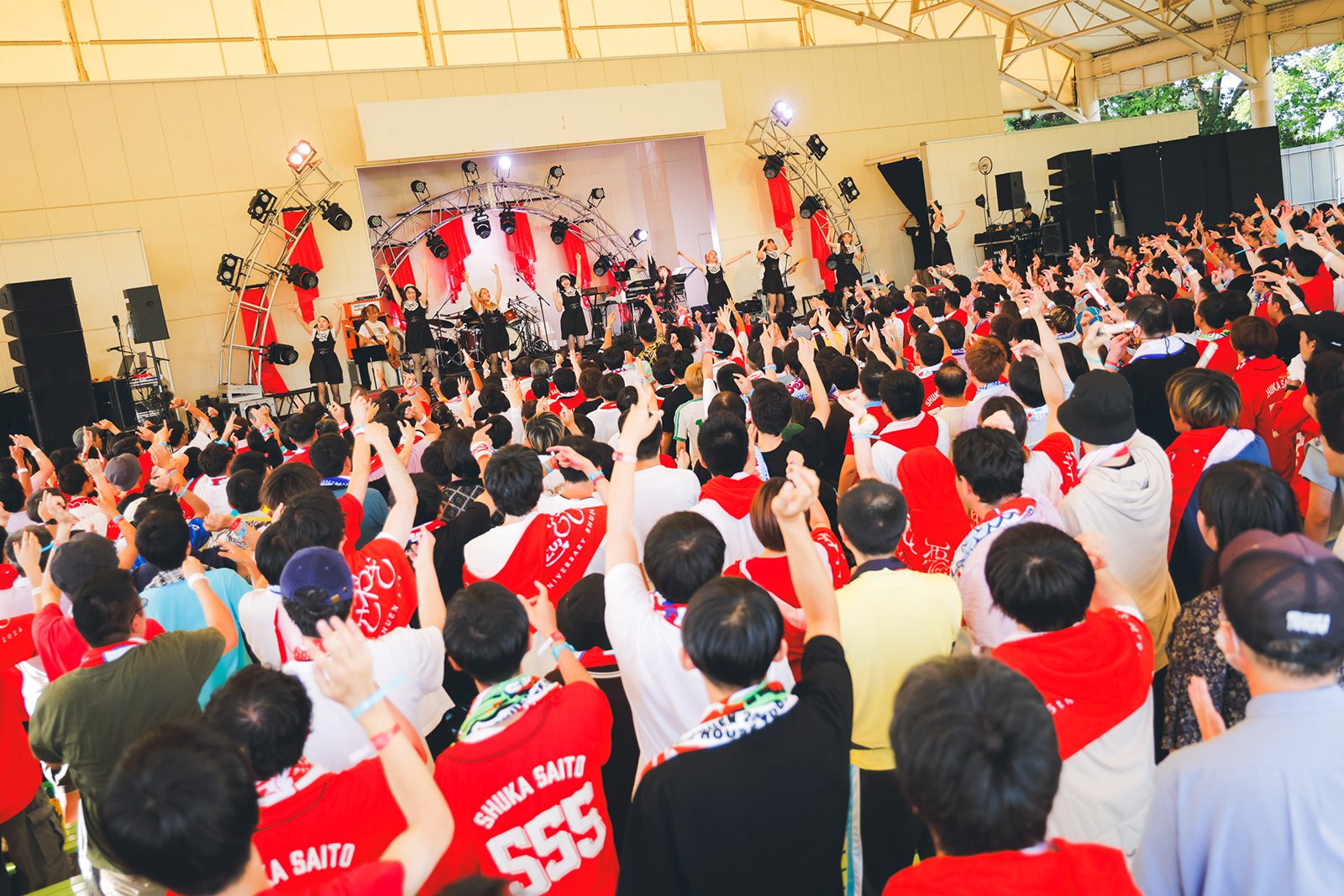 真夏の野外に現れた“天使朱夏”と“悪魔朱夏”。東武動物公園イベント