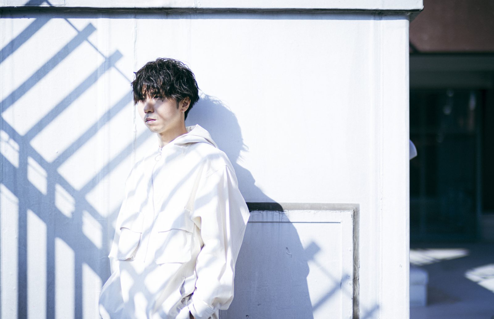 10月7日放送開始のTVアニメ『最凶の支援職【話術士】である俺は世界最強クランを従える』OP・EDテーマをKOHTA YAMAMOTOが担当！ - 画像一覧（1/4）