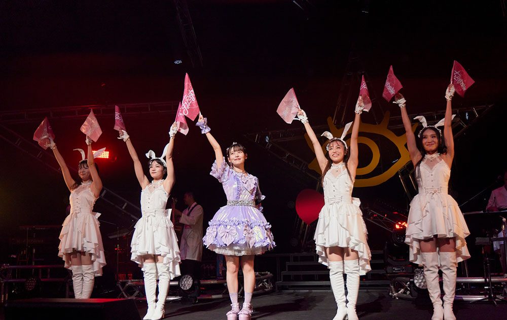 上坂すみれ、10年連れ添った“同志”たちとアニバーサリーを祝う