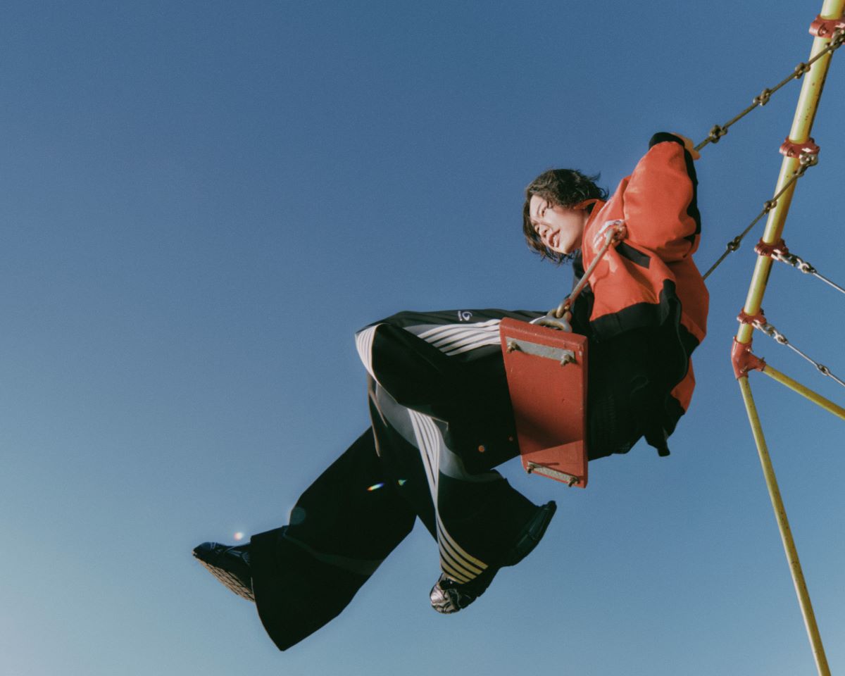 米津玄師、TVアニメ『メダリスト』オープニング主題歌「BOW AND ARROW」米津玄師描きおろしジャケット公開＆1月27日リリース決定！