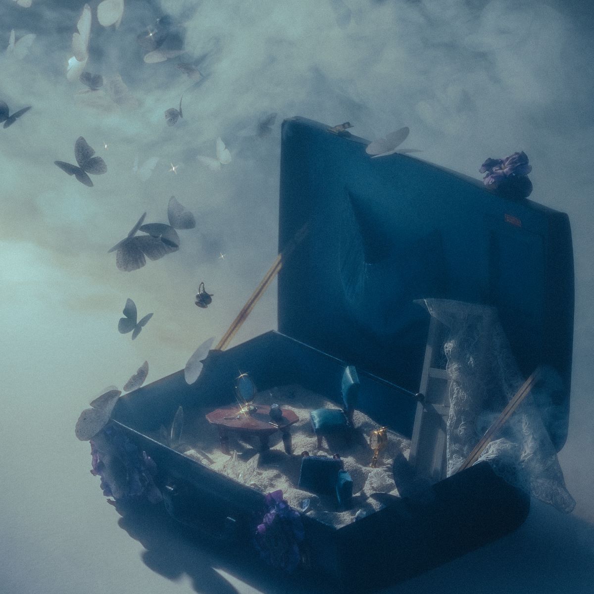 吉澤嘉代子、TVアニメ「誰ソ彼ホテル」オープニング主題歌「たそかれ」リリース&MV公開！ - 画像一覧（2/4）