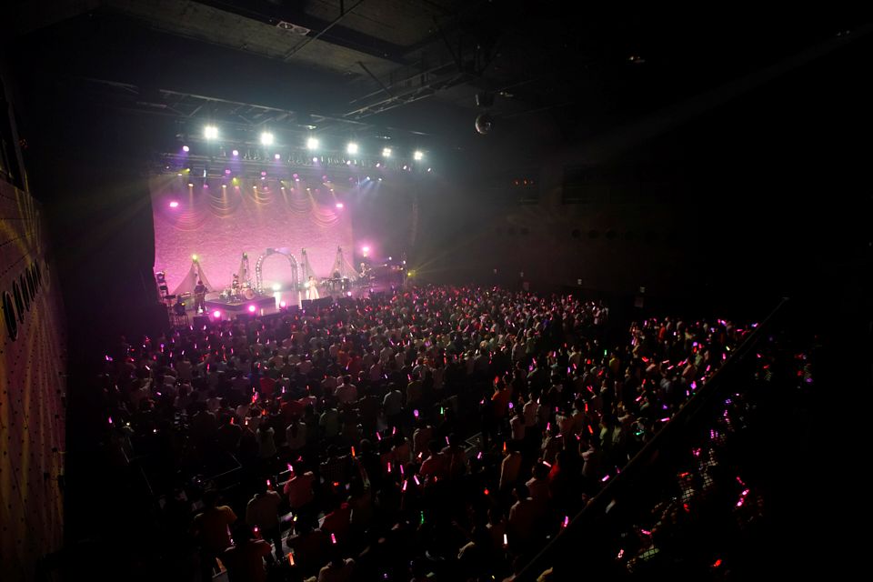 内田彩、全78曲を披露したコンプリートツアーZepp DiverCity公演の