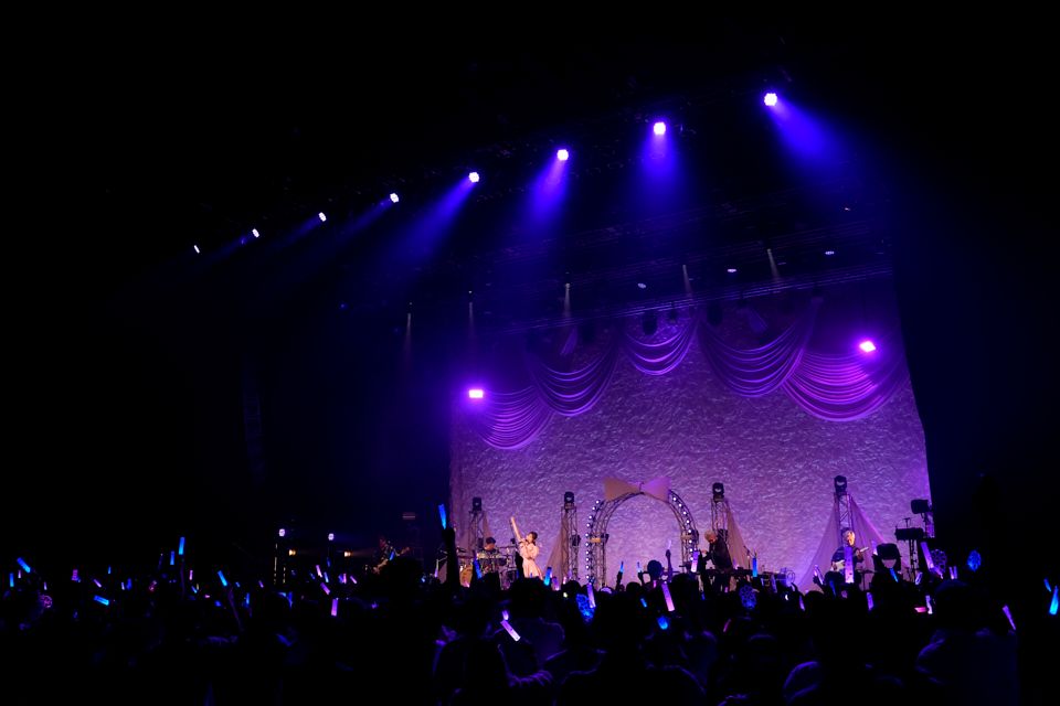 内田彩、全78曲を披露したコンプリートツアーZepp DiverCity公演の