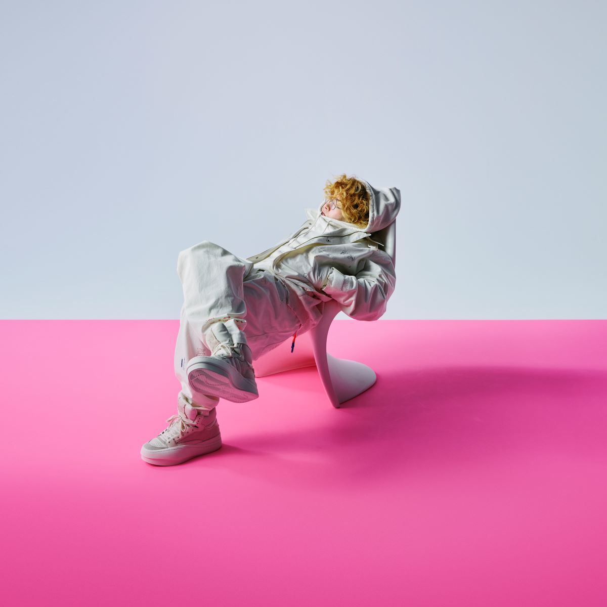 Vaundy、TVアニメ『SAKAMOTO DAYS』OPテーマ「走れSAKAMOTO」スペシャルPV公開！