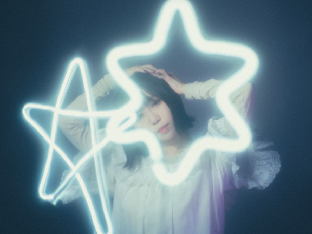 TVアニメ『九龍ジェネリックロマンス』キービジュアル＆第2弾PVが公開！放送情報・ OP主題歌&ED楽曲情報も解禁！ - 画像一覧（2/3）