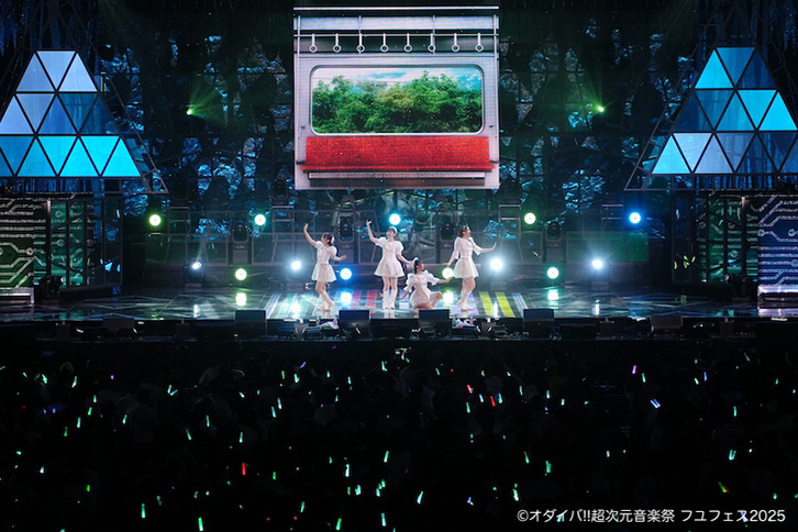 ライブとトークで、アーティストの魅力を存分に浴びられるフェスに！“オダイバ!!超次元音楽祭 フユフェス2025”レポート - 画像一覧（1/52）