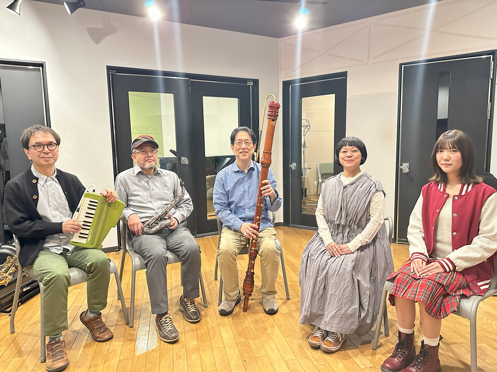 名曲「さよなら人類」カバーの裏側を栗コーダーカルテット×小桜エツコ×春海百乃が語る！TVアニメ『宇宙人ムームー』EDテーマ座談会 - 画像一覧（8/8）