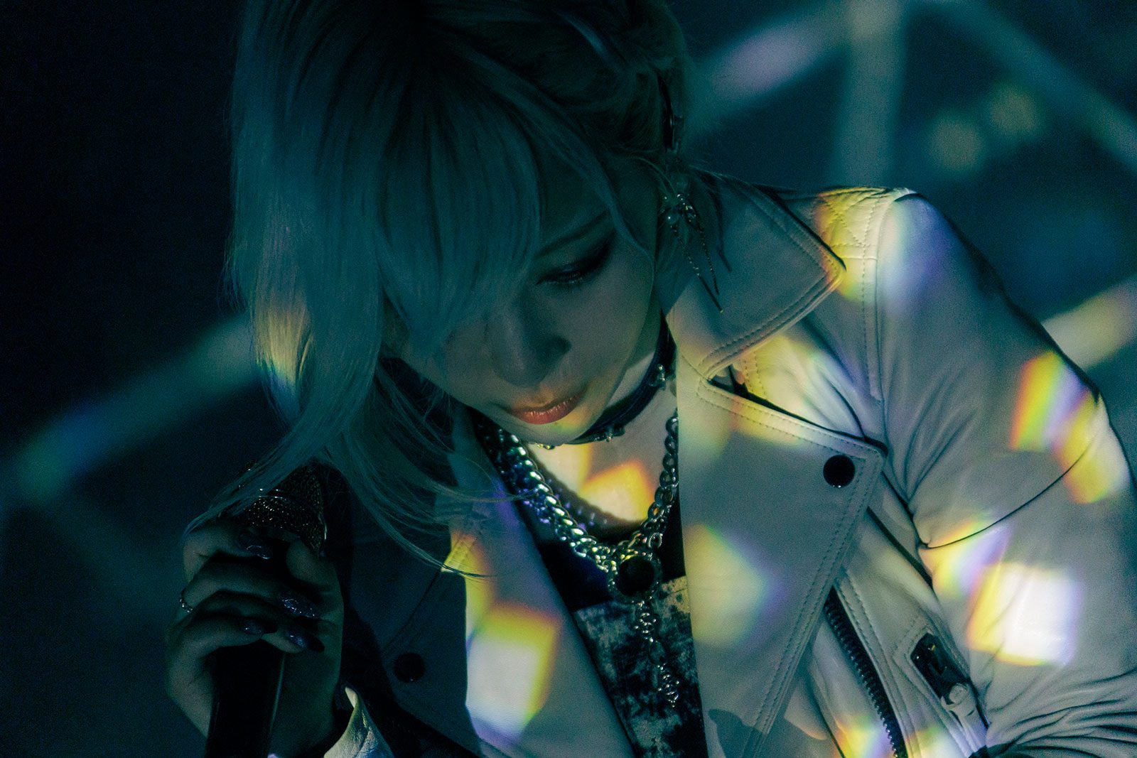 死ぬ気で遊べ、楽しんだもん勝ち！オールスタンディングのライブツアー＜ReoNa ONE-MAN Live Tour 2025 “SQUAD JAM”＞で見たアーティスト・ReoNaの新たな可能性。 - 画像一覧（2/7）