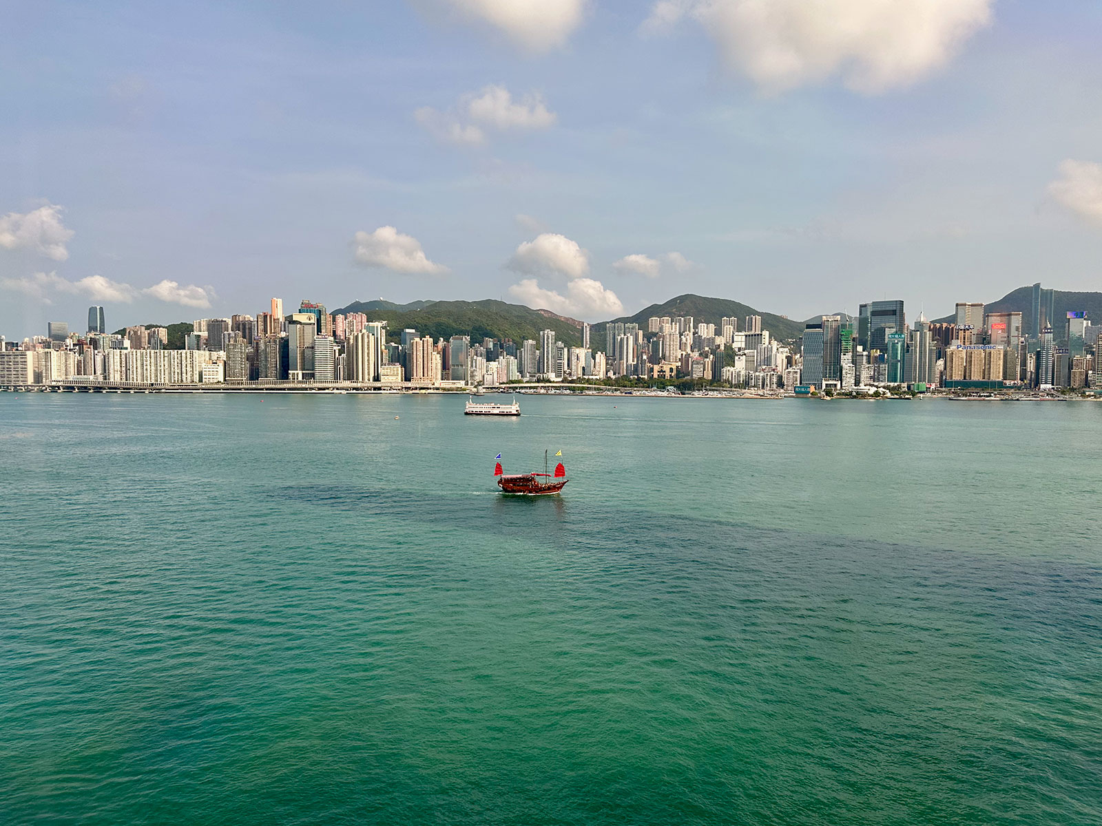 【連載】畑 亜貴「旅の空にてアニソン日和」第8回：香港で聴きたくなるアニソン - 画像一覧（6/7）