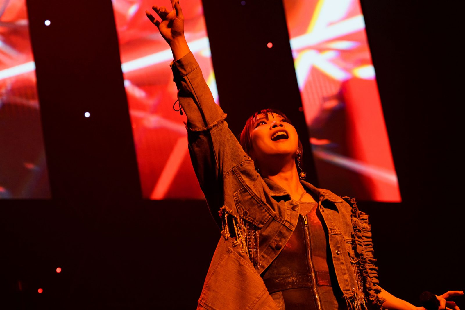 May’n デビューから20年の集大成、そしてこれからも彼女は輝き続ける。“May’n 20th Anniversary Concert Gratz from MACROSS F「With you -May’n Space-」”レポート - 画像一覧（6/8）