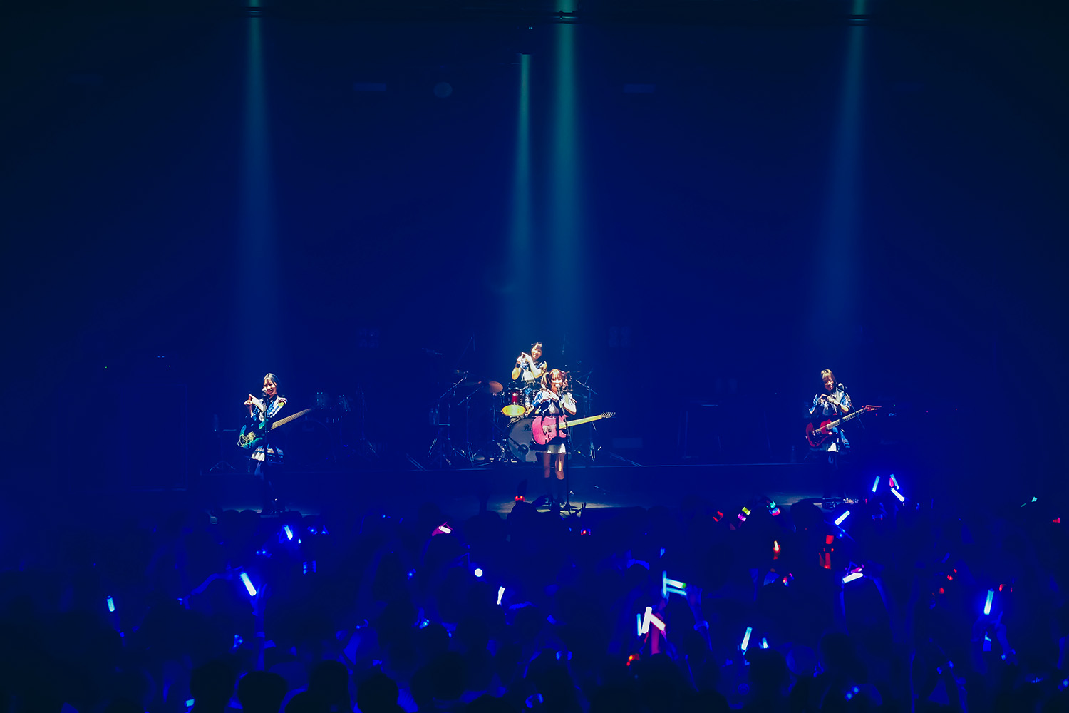 TVアニメ『ガールズバンドクライ』2周年を祝う特別な一夜――トゲナシトゲアリとダイヤモンドダストが躍動する“『ガールズバンドクライ』2nd Anniversary LIVE”を振り返る - 画像一覧（15/37）