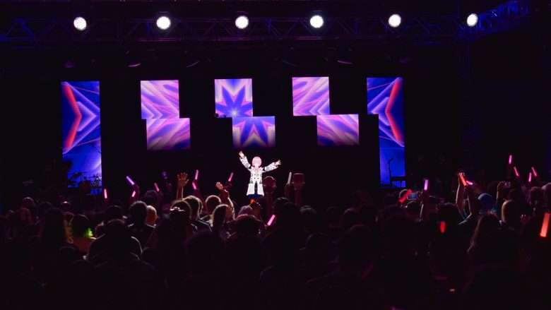 バーチャルシンガー・花譜、初アメリカ公演となる巨大アニメフェス“AnimeCentral 2025”ステージに出演