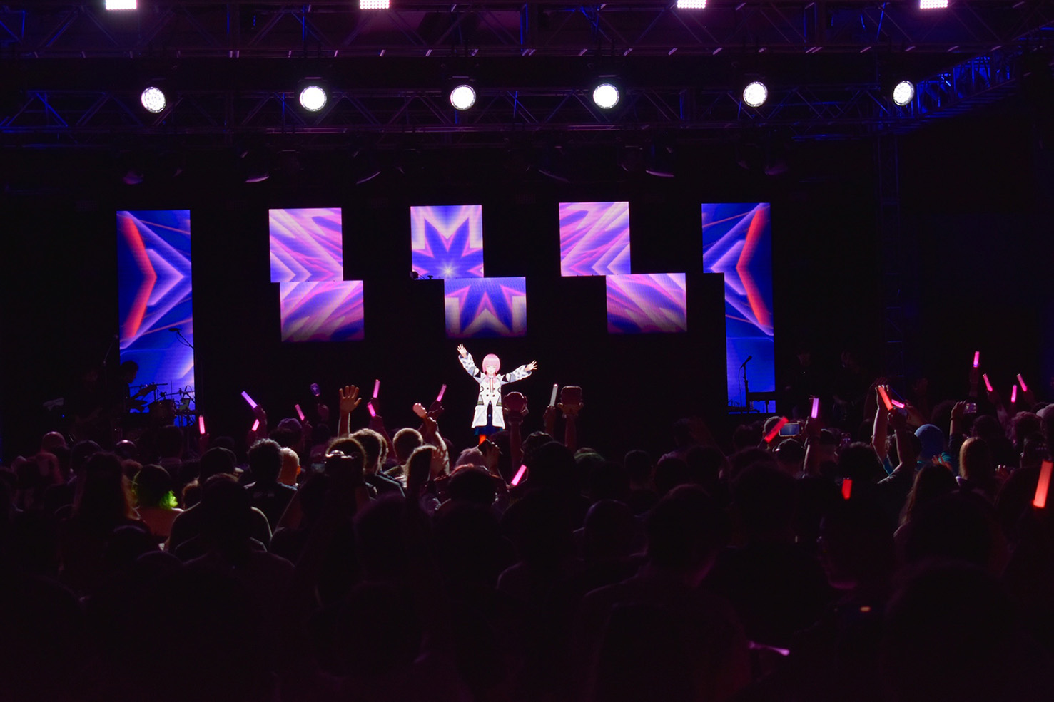 バーチャルシンガー・花譜、初アメリカ公演となる巨大アニメフェス“AnimeCentral 2025”ステージに出演