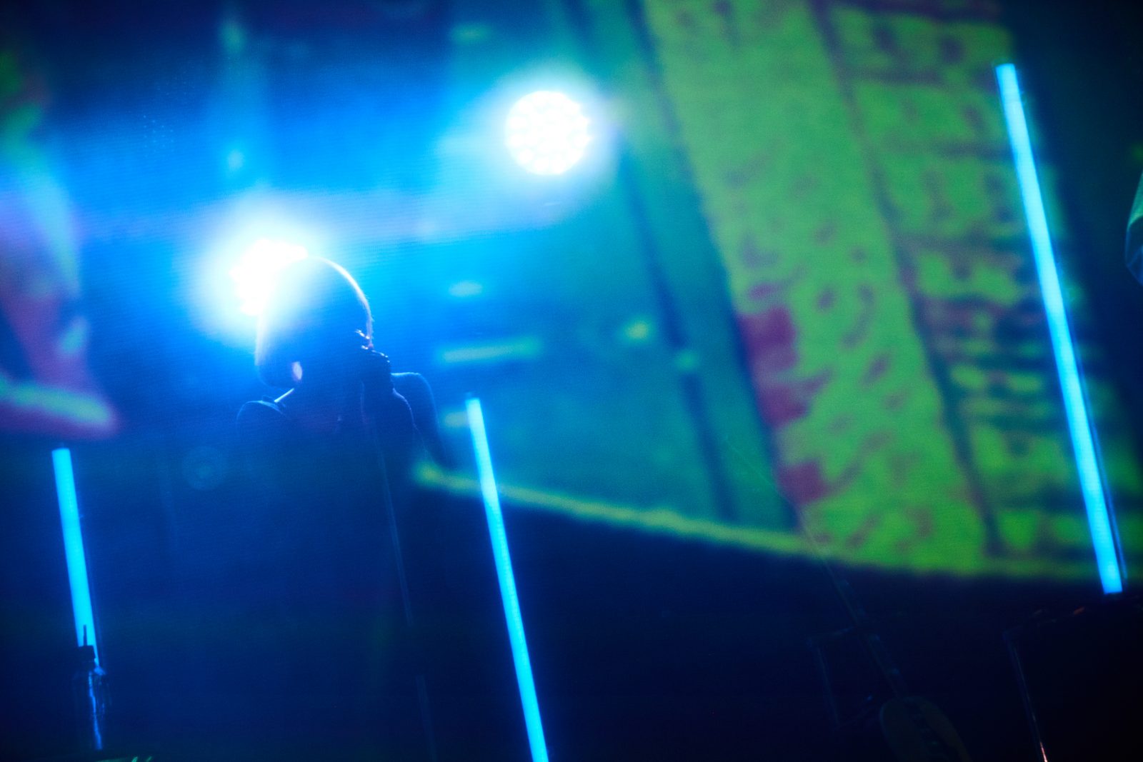 ロクデナシが歌と映像で紡ぐ感動のスペクタクル――“1st Oneman Live