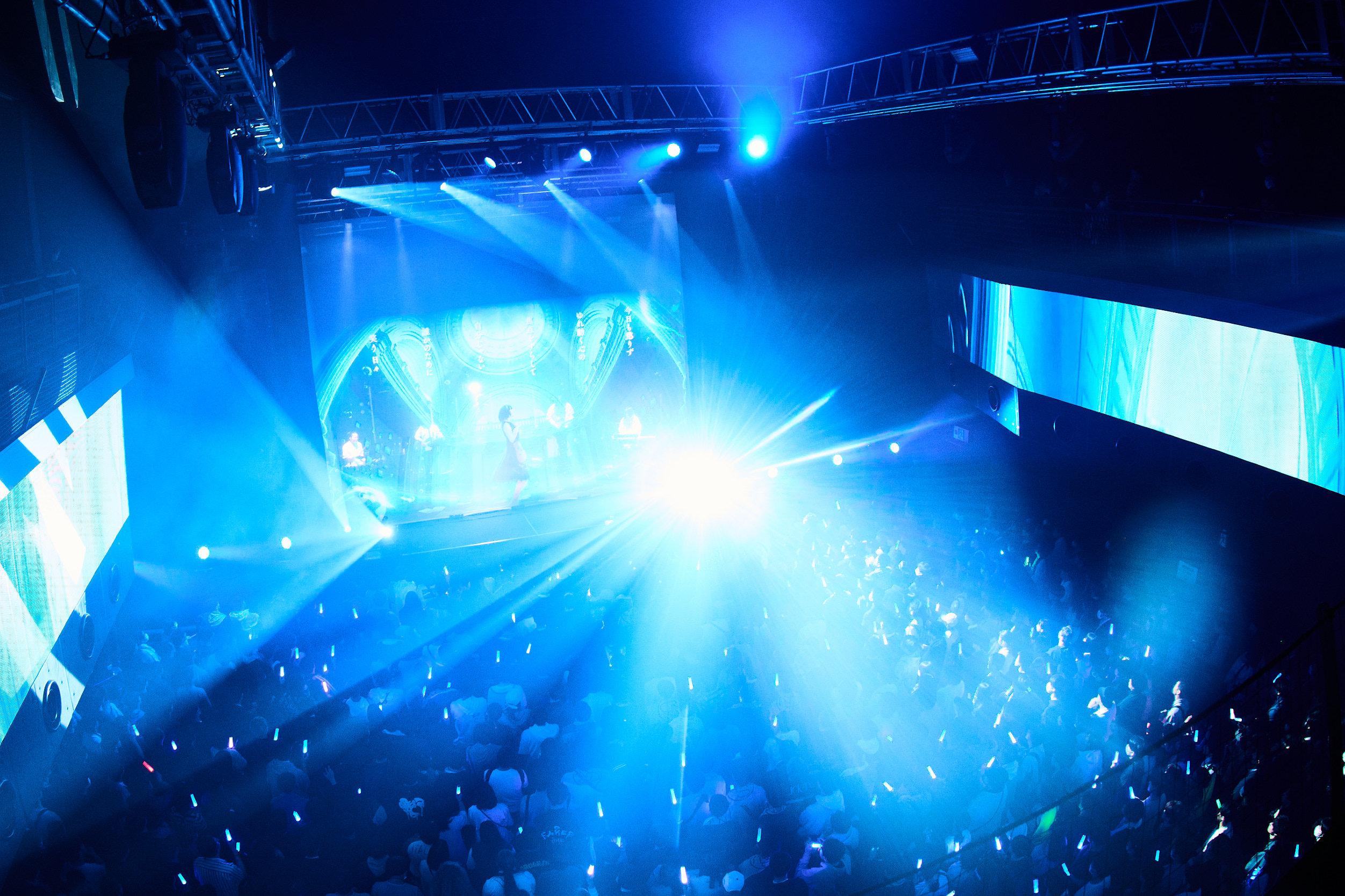 ロクデナシが歌と映像で紡ぐ感動のスペクタクル――“1st Oneman Live