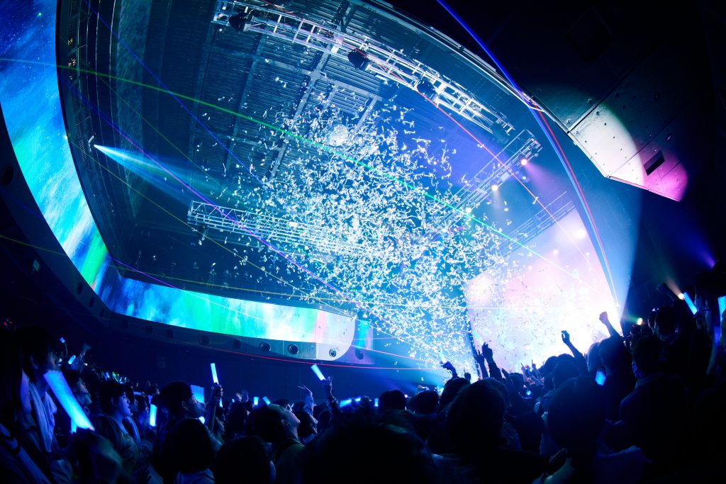ロクデナシが歌と映像で紡ぐ感動のスペクタクル――“1st Oneman Live