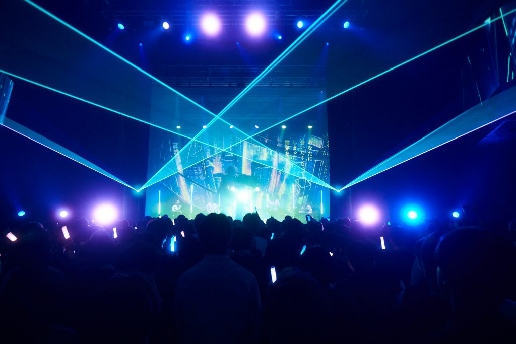 ロクデナシが歌と映像で紡ぐ感動のスペクタクル――“1st Oneman Live