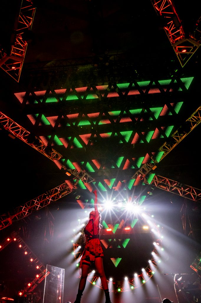 LiSAが聖地・日本武道館で様々な想いを胸に、“音楽で1つに”なっ