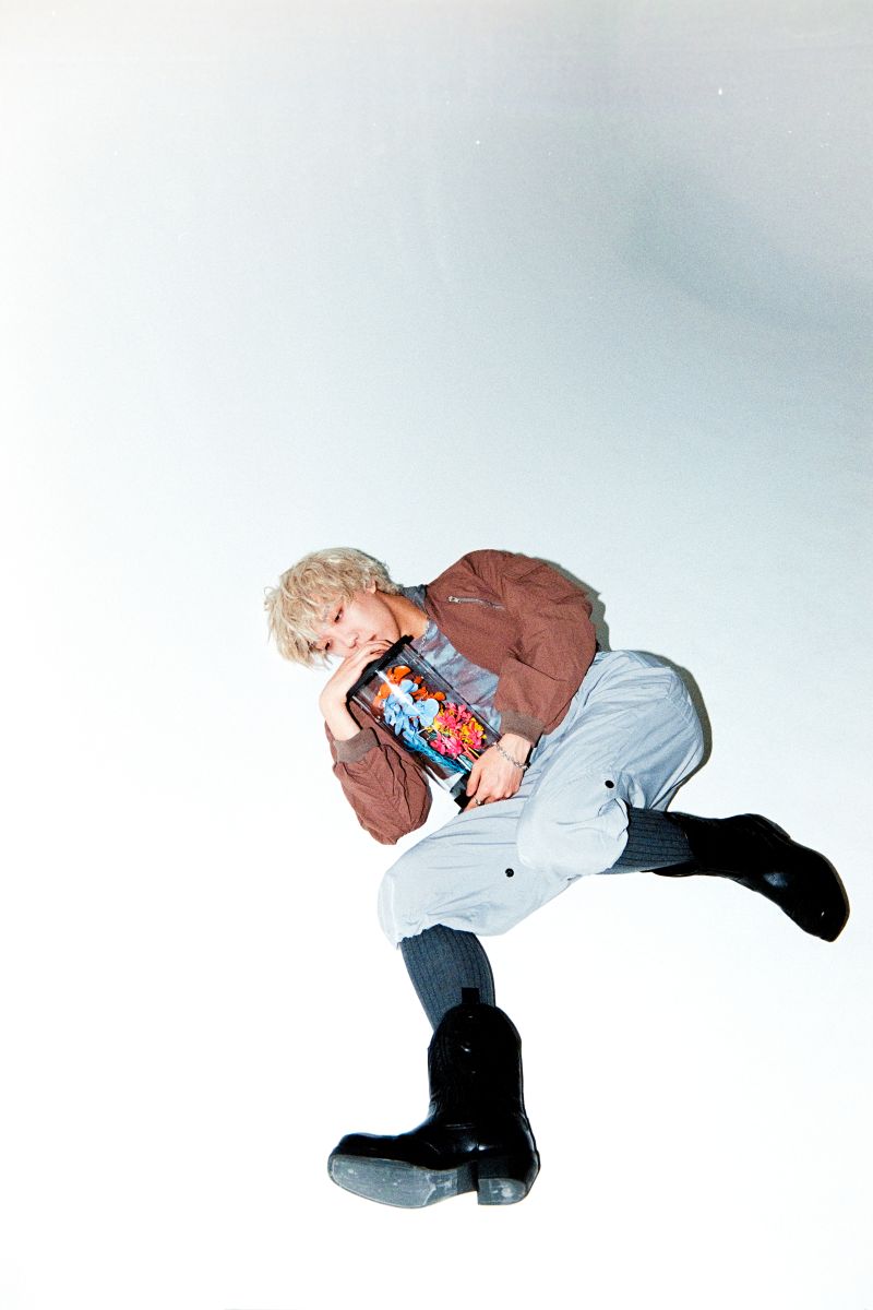 注目の若手クリエイター・ボカロPの椎乃味醂、Aile The Shotaを招いた新曲「喧騒 feat. Aile The Shota」がTVアニメ『出禁のモグラ』EDテーマに決定！ - 画像一覧（1/3）