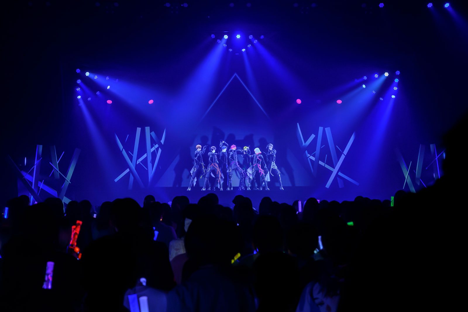 「VS AMBIVALENZ」から誕生したボーイズアイドルグループ・XlamV が“XlamV 2nd LIVE -DUH-”を開催！XlariSに進化と成長を見せつけたステージの模様をレポート！ - 画像一覧（13/14）