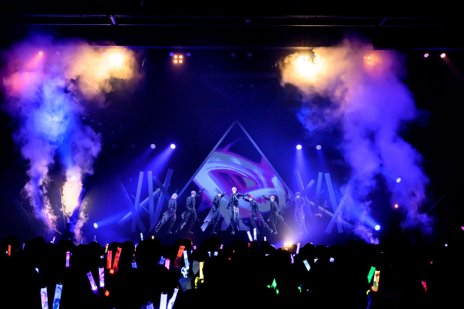 「VS AMBIVALENZ」から誕生したボーイズアイドルグループ・XlamV が“XlamV 2nd LIVE -DUH-”を開催！XlariSに進化と成長を見せつけたステージの模様をレポート！ - 画像一覧（11/14）