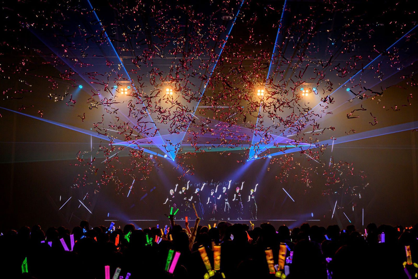 「VS AMBIVALENZ」から誕生したボーイズアイドルグループ・XlamV が“XlamV 2nd LIVE -DUH-”を開催！XlariSに進化と成長を見せつけたステージの模様をレポート！ - 画像一覧（4/14）